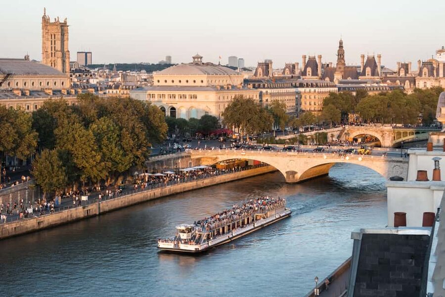 Paris : Scenic Cruise on the Seine River with Champagne - What the $68 price really buys