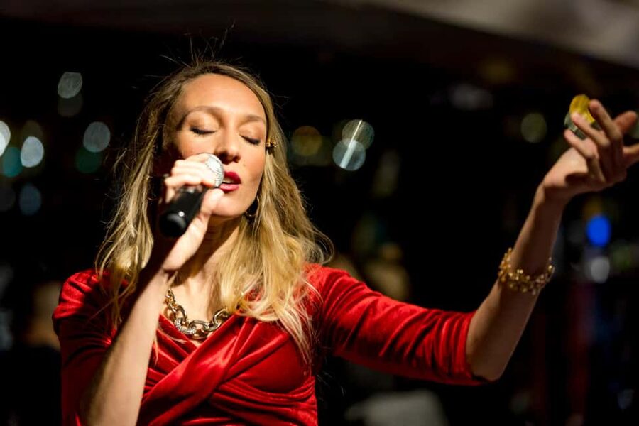 Paris: Seine River Champagne Dinner Cruise with Live Music - Setting Off From Port de Solférino
