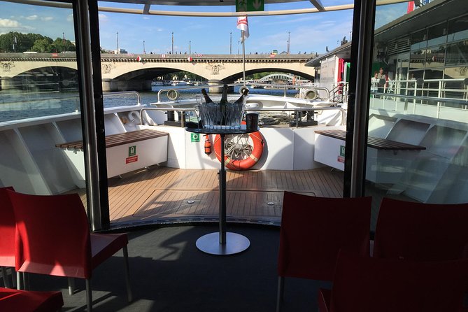 Paris Seine River Champagne Tasting Cruise - The first glass and the Seine views