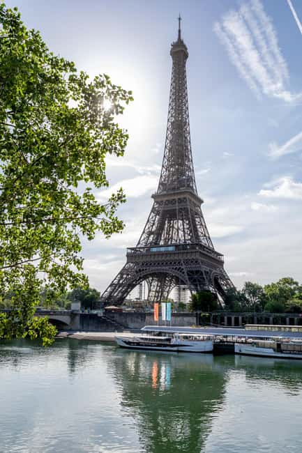 Paris: Seine River Cruise with Champagne from Eiffel Tower - From Musée d’Orsay to Île de la Cité