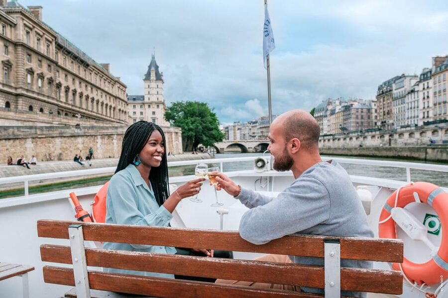 Paris: Seine River Cruise with Champagne from Eiffel Tower - Is $37 a fair price?