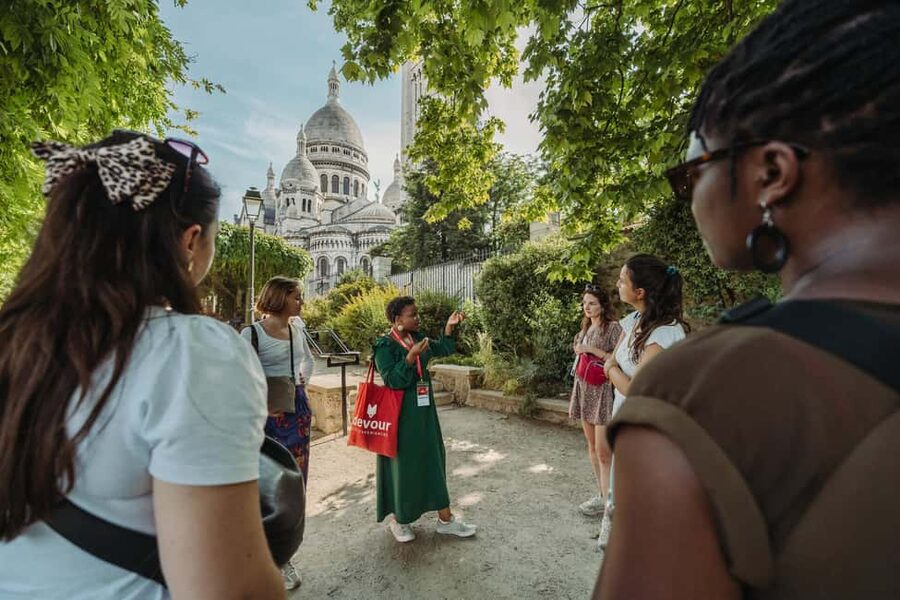 Paris: Taste of Montmartre Food & Wine Walking Tour - Aveyron flavors at L’Étoile de Montmartre