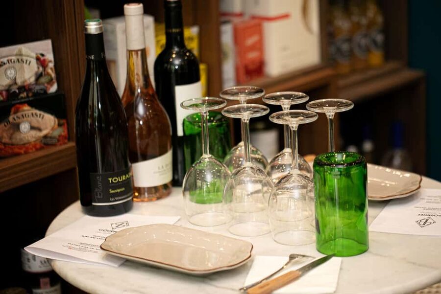 Paris: Tasting of 3 Wine and 3 Cheese - A small French tasting room near Invalides