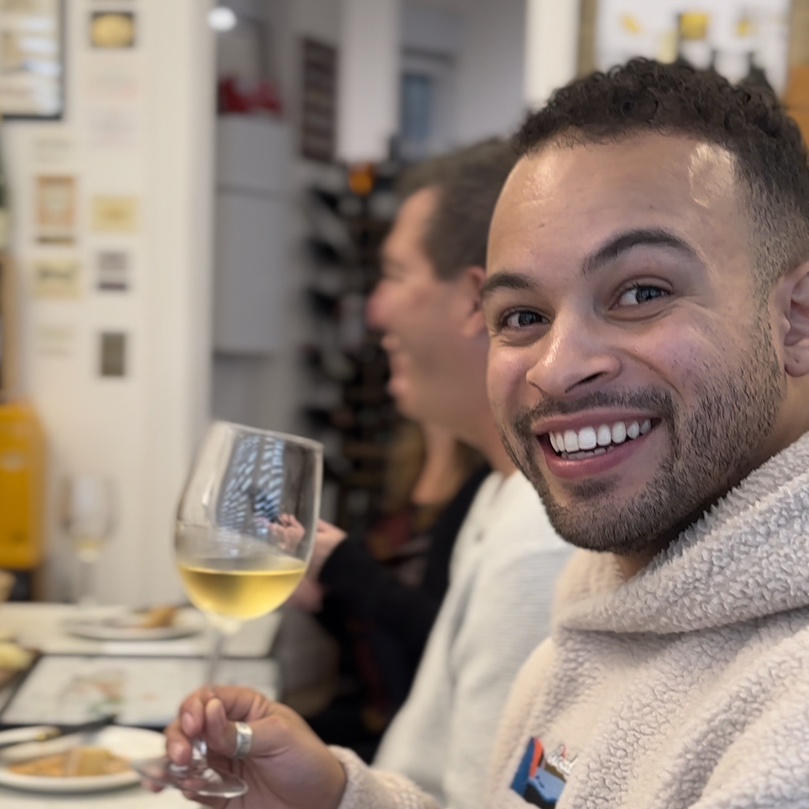 Paris: Wine Tasting Experience with 6 Wines and Cheese Board - Inside the Paris Wine Co boutique