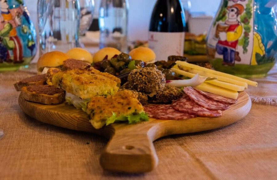 Partinico: Historic Sicilian Vineyard & Wine Tasting Tour - Entering the 600-square-meter Sicilian baglio