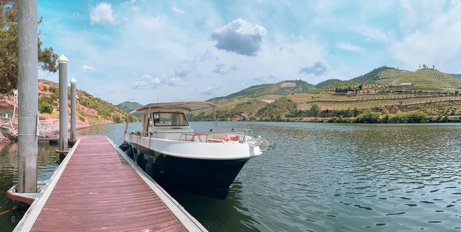 Pinhão: 1 Hour SUNSET Cruise with Sparkling Wine - Why the 22-Person Limit Matters
