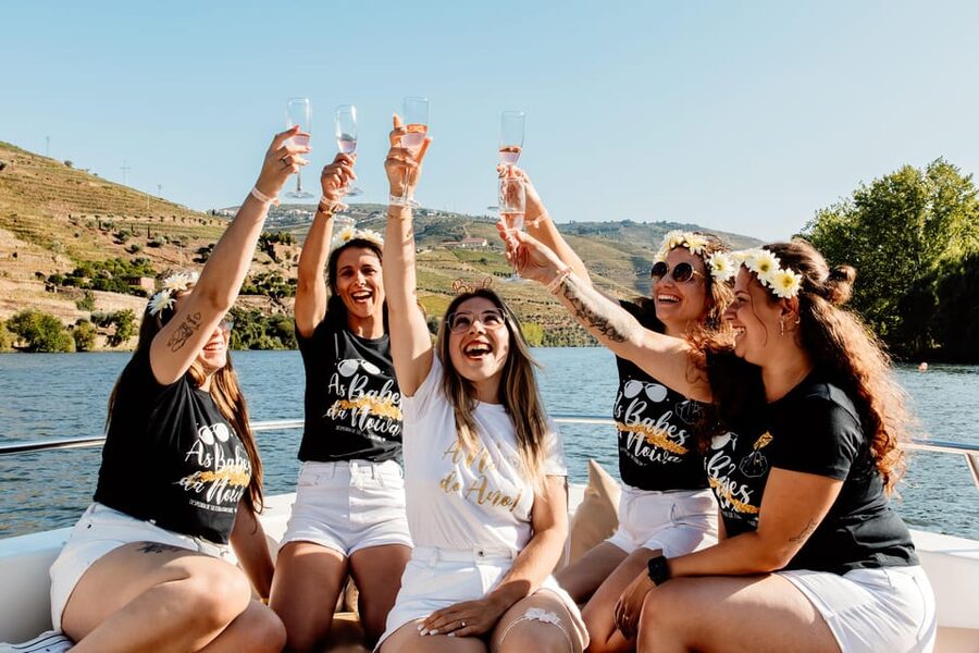 Pinhão: 1 Hour SUNSET Cruise with Sparkling Wine - A Short Route With a Clear Purpose