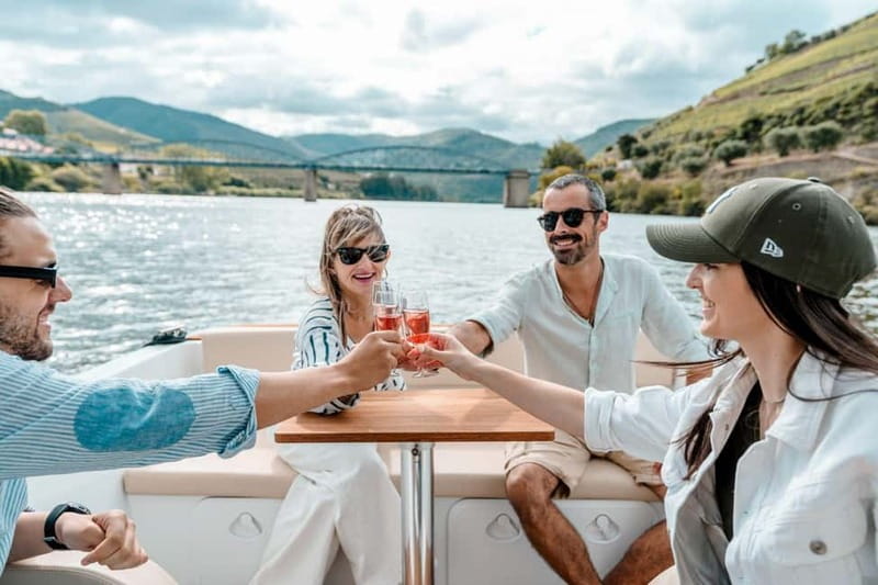 Pinhão: Douro River Solar Boat Tour with Wine Tasting - The First Half Hour: Pinhão to Romaneira