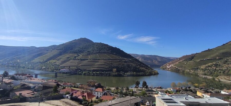 Pinhão: Douro Valley with Wine Tasting, Boat Trip and Lunch - Key details that shape the day