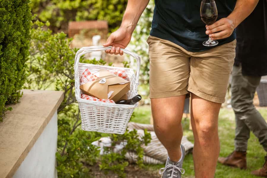 Pokolbin: Picnic & Wine Tasting at Audrey Wilkinson Vineyard - Choosing your picnic spot among the vines