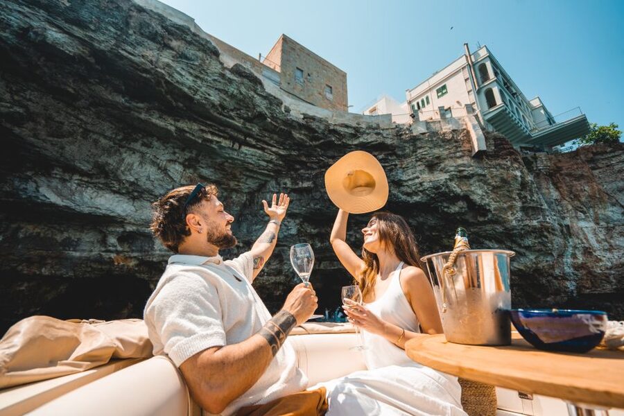 Polignano a Mare: Private Cruise with Champagne - Grotta Azzurra and Grotta delle Rondinelle
