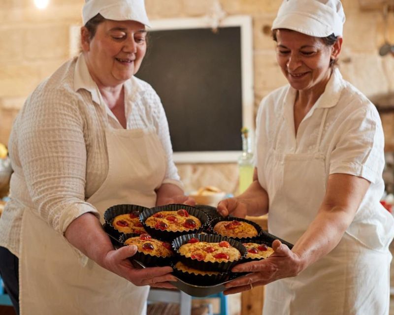 Polignano a Mare: Street Food Tour with Tastings and Wine - Focaccia Barese and the first taste of Puglia