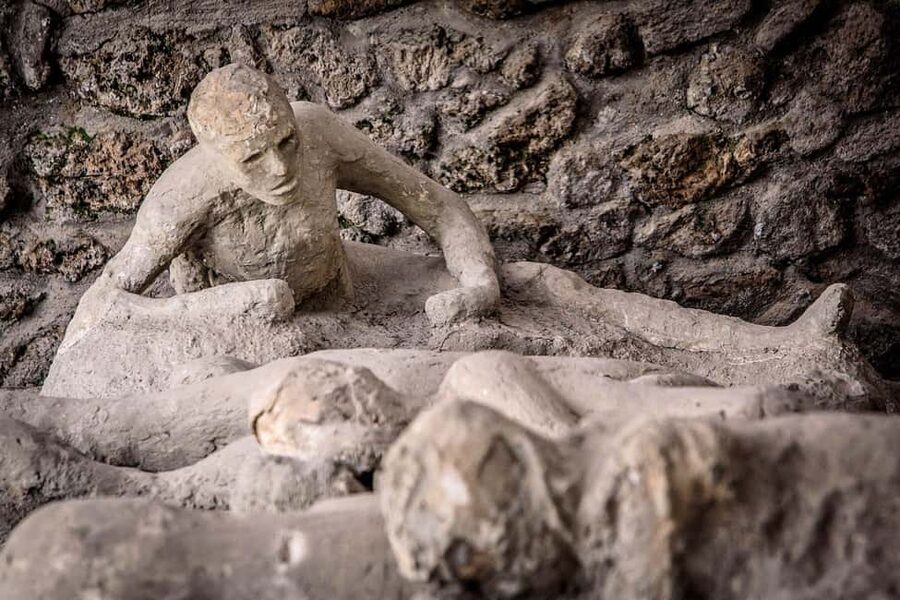 Pompeii: Archeological Tour & Wine Tasting at Mt. Vesuvius - Group size, language, and guide quality