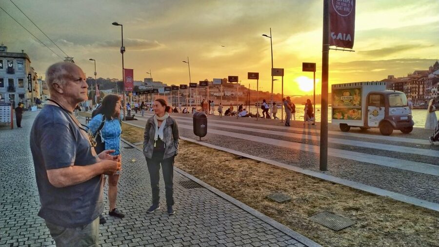 Port wine & wine walking tour with culture - max 8 pax - What the small group changes