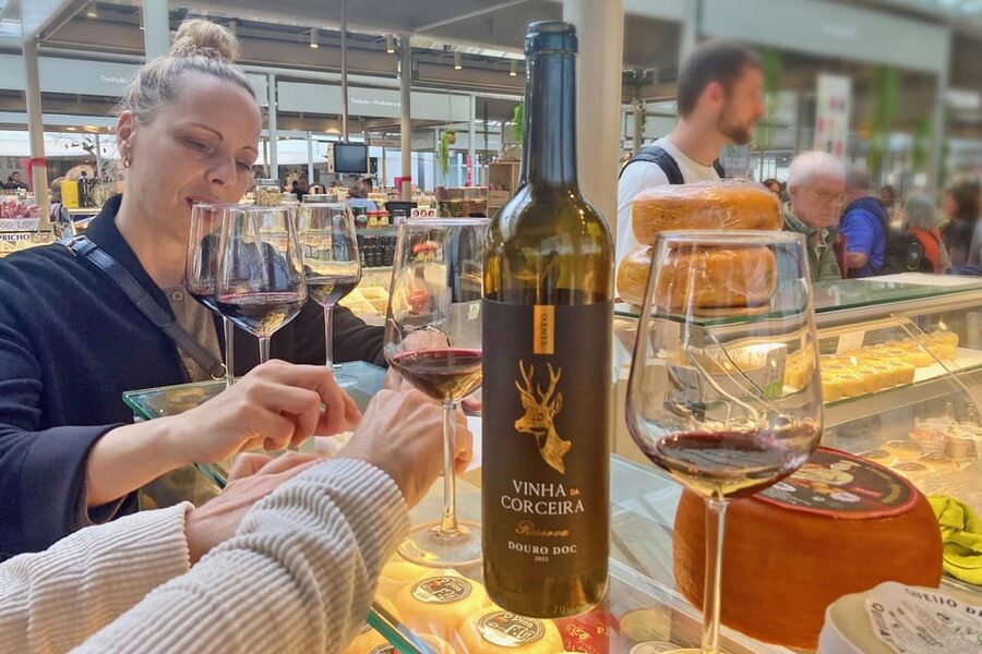 Port wine & wine walking tour with culture - max 8 pax - Should you book this Porto to Gaia wine walk?