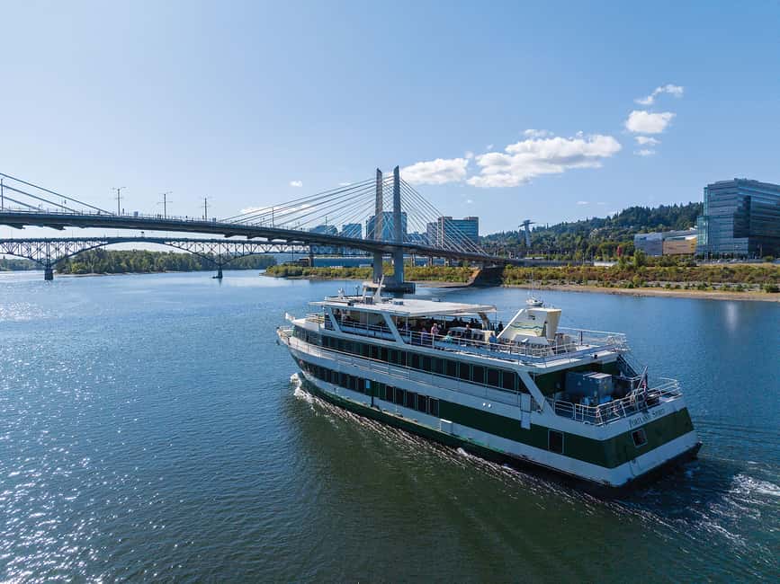 Portland: Champagne Brunch Cruise on Willamette River - Boarding in Portland and settling at your table