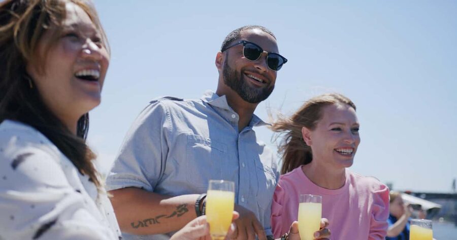 Portland: Champagne Brunch Cruise on Willamette River - Fresh brunch served while the river slips by