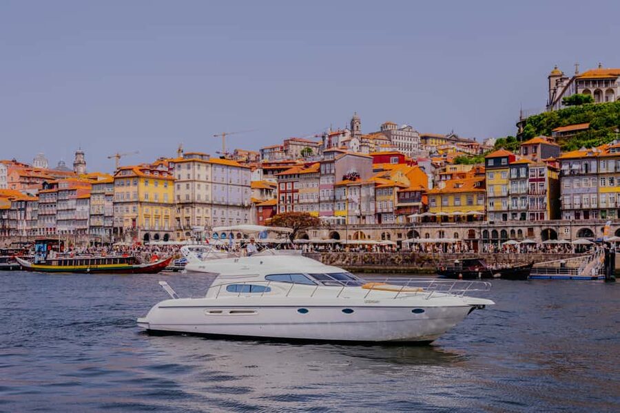 Porto: 6 Bridges Private Cruise with Local Wine and Snacks - Ribeira and Cais de Gaia from the river