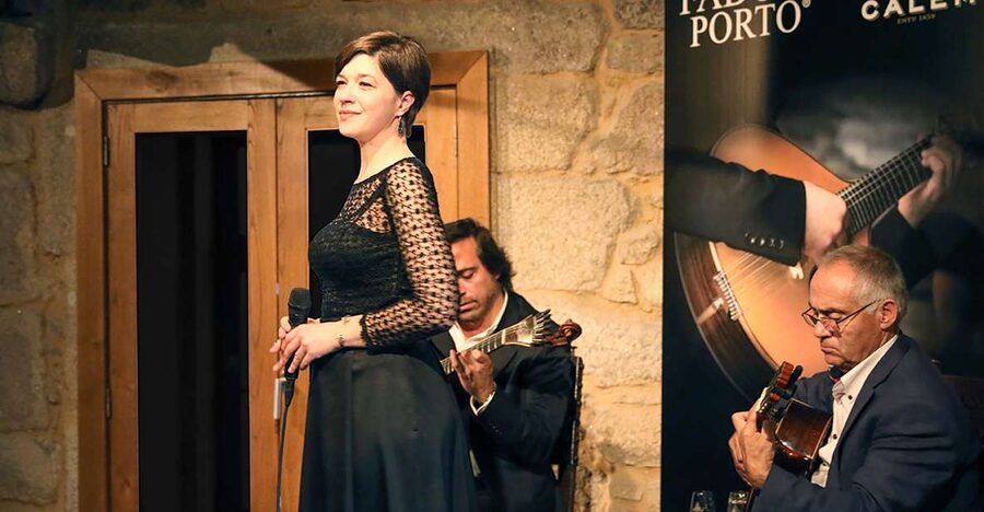 Porto: Cálem Cellar Tour, Fado Show & Wine Tasting - Fado in the tasting room