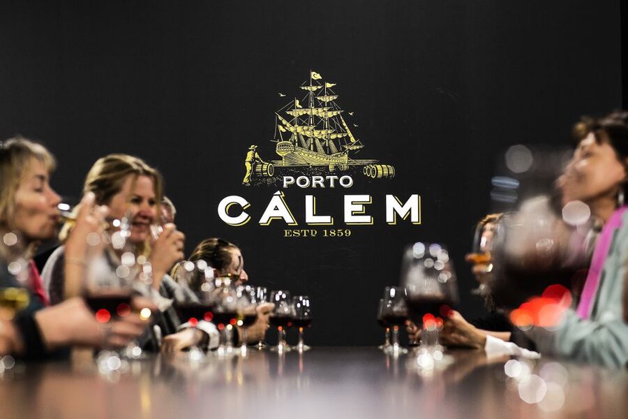 Porto: Cálem Cellar Tour, Interactive Museum & Wine Tasting - Starting beside the Douro in Vila Nova de Gaia