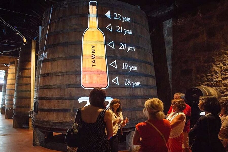 Porto: Cálem Cellar Tour, Interactive Museum & Wine Tasting - The tasting: Fine White and Special Reserve Tawny