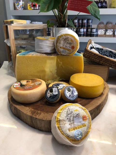 Porto: Cheese and Port Wine Tasting in a Unique Place - The host and the learning value