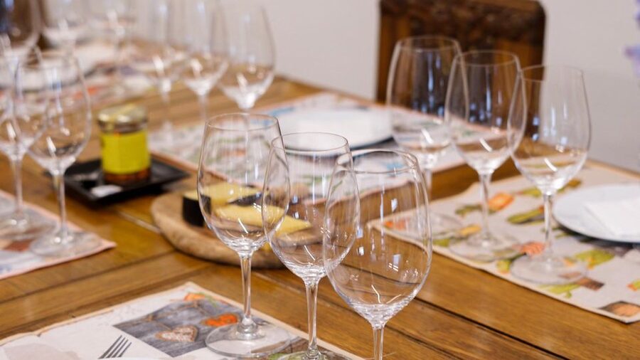 Porto: Cheese and Port Wine Tasting in a Unique Place - Four cheeses, from soft to sharp