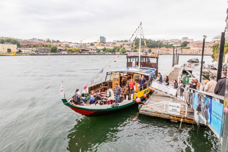 Porto: City Train Tour, River Cruise & Wine Cellar - Small details that make the day easier
