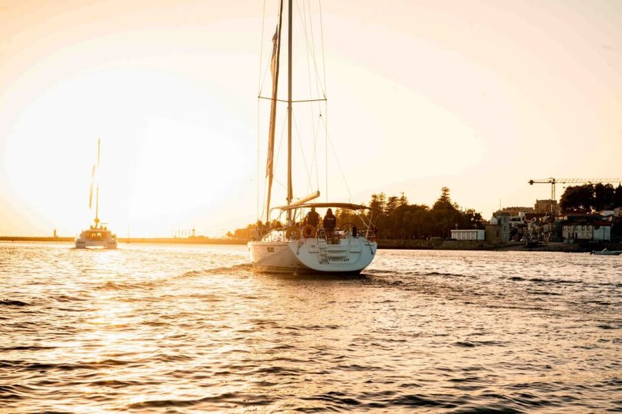 Porto: Daytime or Sunset Douro River Cruise With Port Wine - The boat, space, and onboard feel