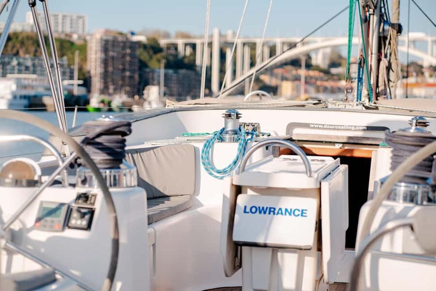 Porto: Douro River Boat Tour with Wine Tasting - Alfândega, Gaia, and the riverside cellars