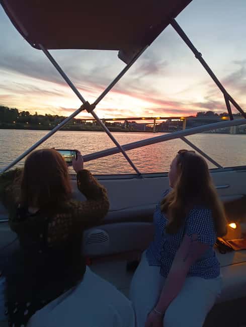Porto: Douro River Cruise & Boat Tour with Port Wine Tasting - A covered boat for all-season comfort