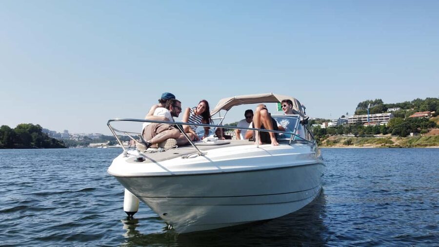 Porto: Douro River Cruise & Boat Tour with Port Wine Tasting - What the hosts add to the experience