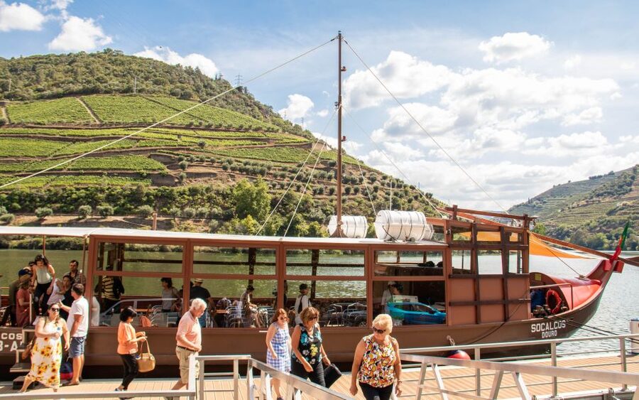 Porto: Douro Valley History & Wine Tour with Cruise & Lunch - Why this Douro day trip works so well