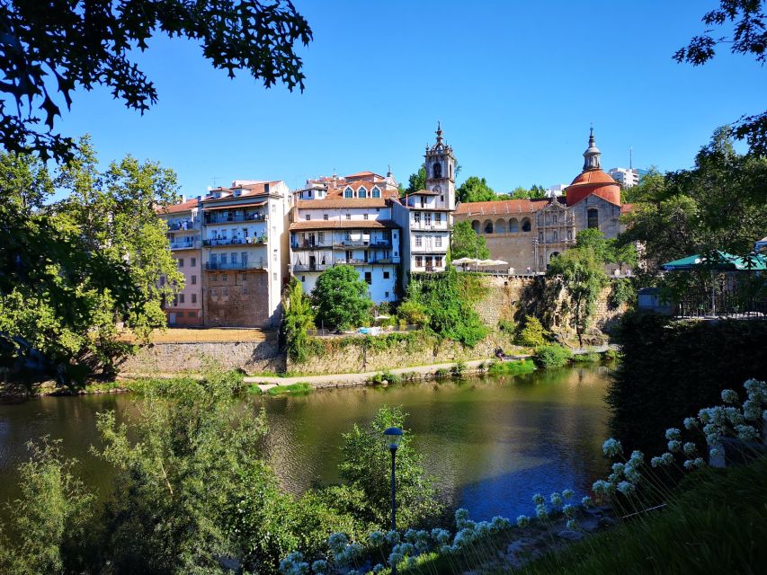 Porto: Douro Valley History & Wine Tour with Cruise & Lunch - A three-course lunch adds real value