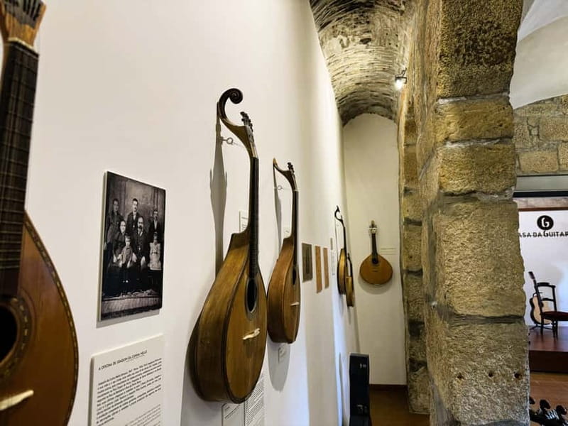 Porto: Fado & Port Wine in Traditional Portuguese Music Shop - What the one-hour format gets right
