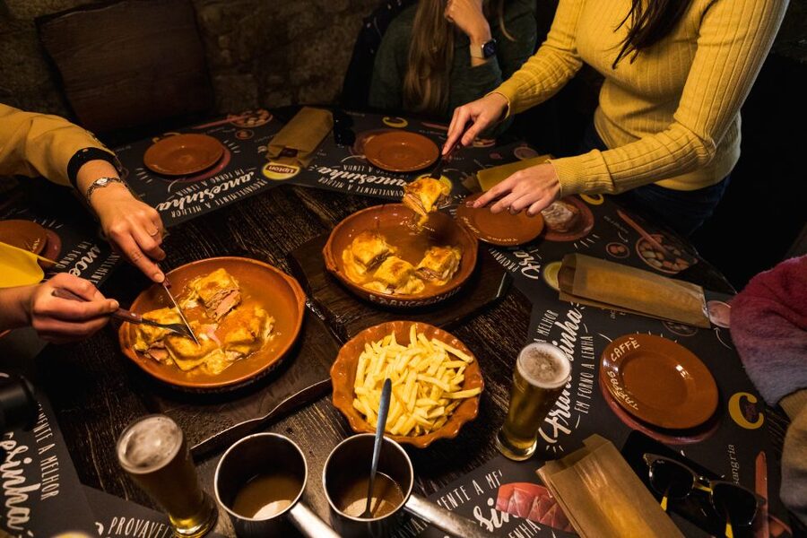 Porto: Food & Wine Tasting Walking Tour with Port Wine Cave - Starting above Porto at Jardim do Morro