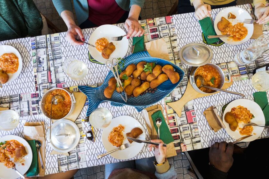 Porto: Food & Wine Tasting Walking Tour with Port Wine Cave - Three Ports from the Douro Valley