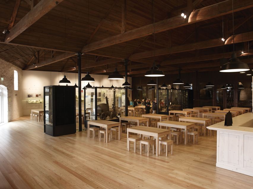 Porto: Graham's Port Lodge Tour with Premium Wine Tastings - Why this Gaia cellar is worth your time