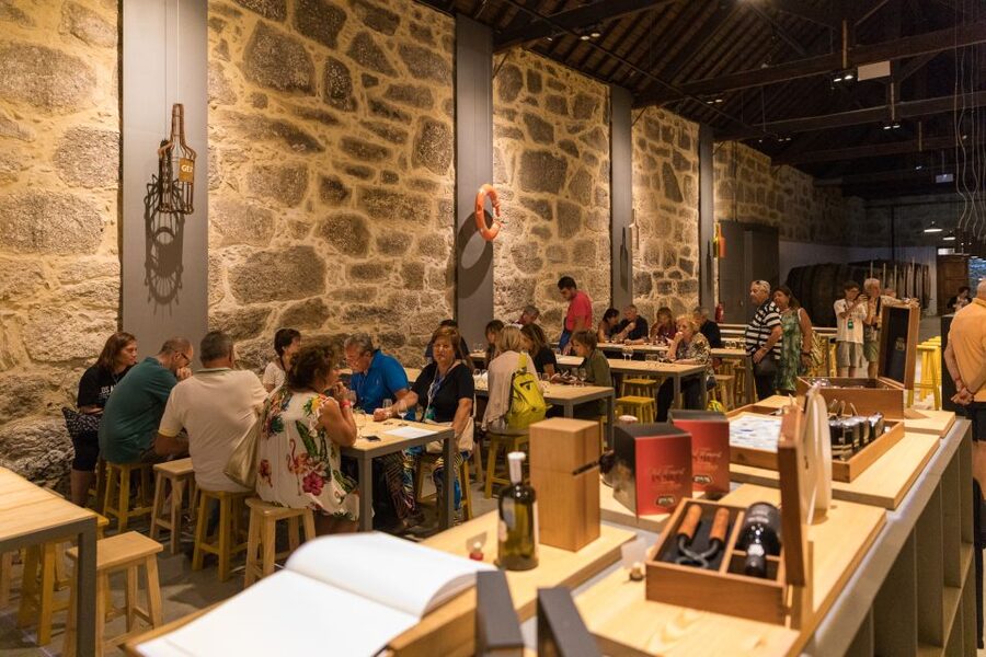 Porto: Guided Tour and Tasting of 3 Port Wines at Poças - Key points to know before you go