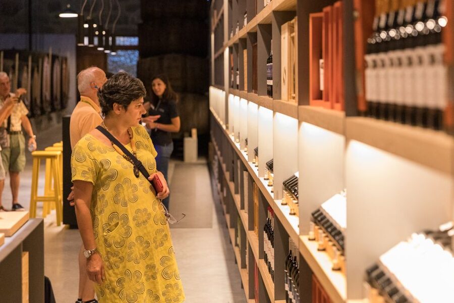 Porto: Guided Tour and Tasting of 3 Port Wines at Poças - Food pairing advice that you can use later