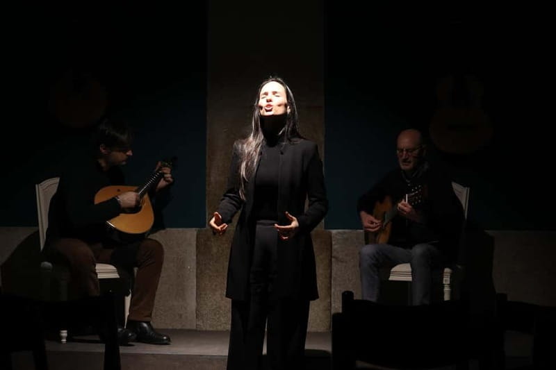 Porto: Intimate Fado Show & Port Wine in Trindade Noble Hall - The opening: Port wine before the music