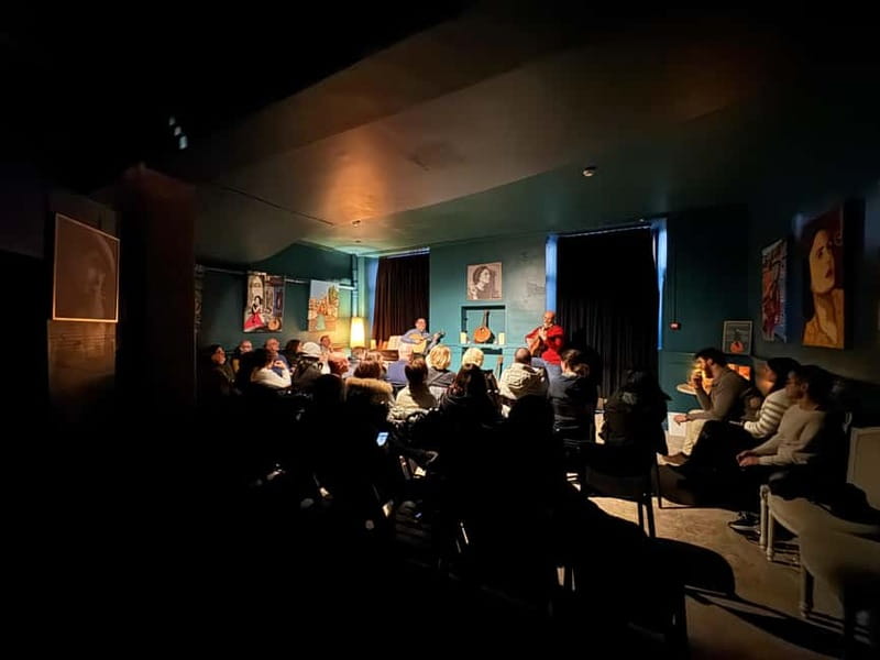 Porto: Intimate Fado Show & Port Wine in Trindade Noble Hall - The storytelling between songs