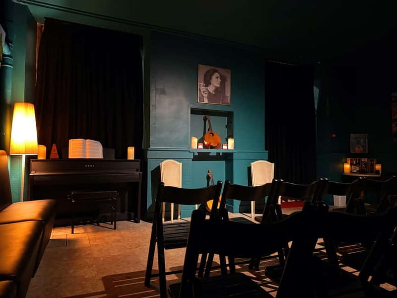 Porto: Intimate Fado Show & Port Wine in Trindade Noble Hall - Who should book this Fado show