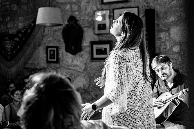 Porto: Live Portuguese Fado Experience with Port Wine - The Portuguese guitar and the included Tawny Port