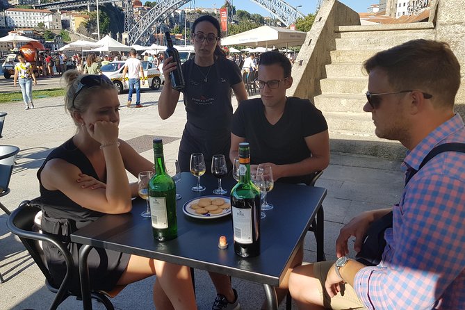 Porto: Port and Douro Wine Walking Tour With 9 Wine Tastings - How difficult is the walking?