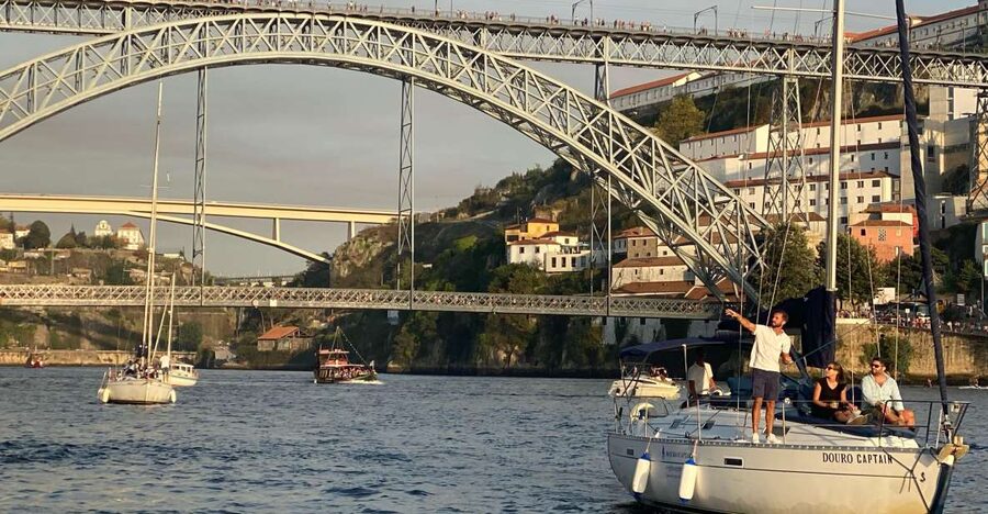 Porto: Private Douro River Charming Cruise w/wine tasting - Porto and Gaia from the Douro