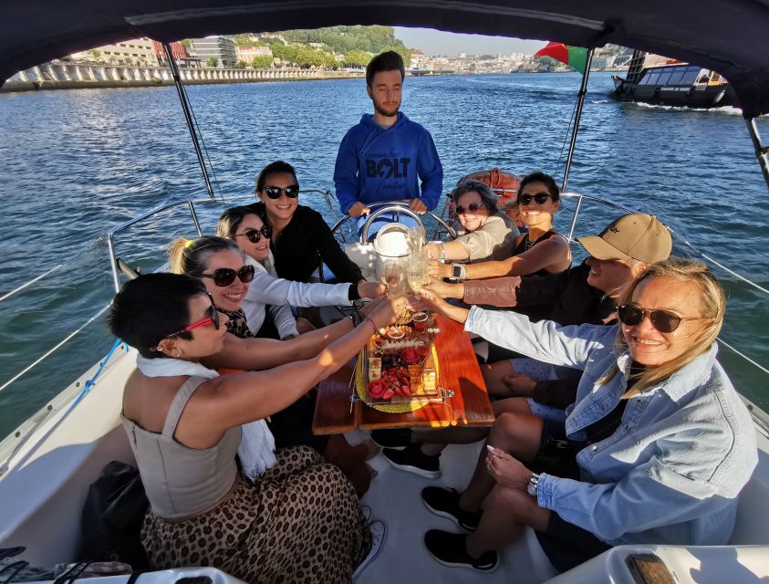 Porto: Private Douro River Charming Cruise w/wine tasting - What the crew adds to the experience