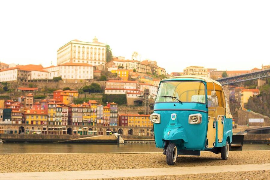 Porto: Private Tuk-Tuk Tour with Short Walks and Wine - What the guides add to the experience