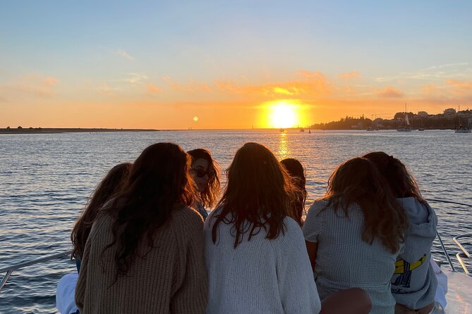 Porto: Private Yacht Cruise with Local Wine, Snacks and 6 Bridges - Meeting at Marina do Freixo