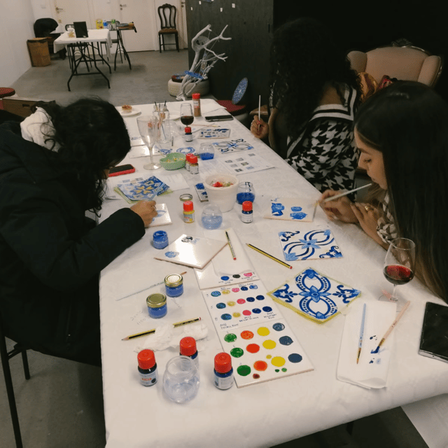 Porto: Tile Painting Workshop with Porto Wine - Sé do Porto - Collecting the finished ceramic tile